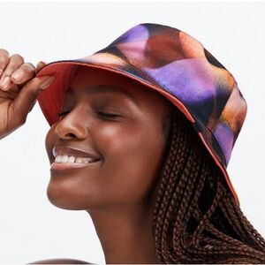 Fabletics reversible bucket hat